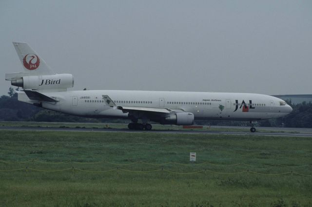 Boeing MD-11 (JA8581) - Departure at Narita Intl Airport Rwy16R on 1998/08/16