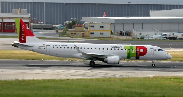 Embraer ERJ-190 (CS-TPW)