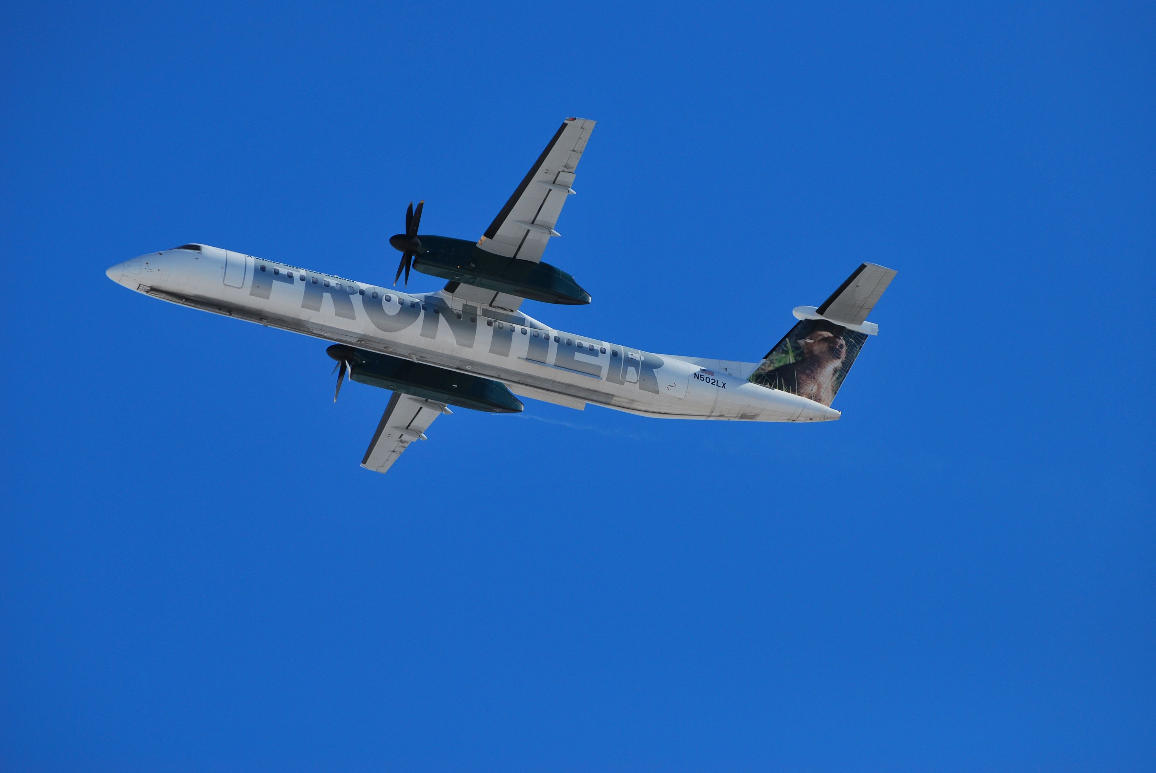 de Havilland Dash 8-400 (N502LX) - F9 commuter