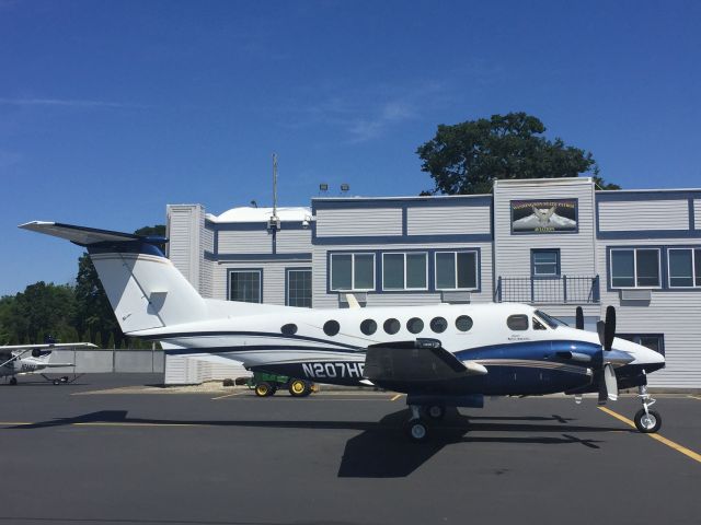 Beechcraft Super King Air 200 (N207HB)