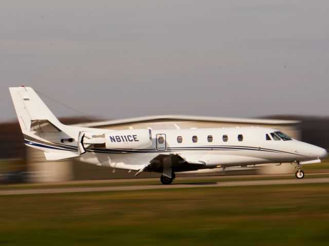 Cessna Citation Excel/XLS (N811CE) - Landing on runway 8