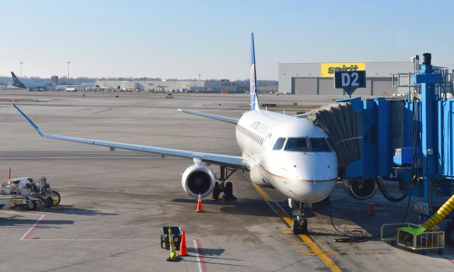 Embraer 175 (N87337) - United Express Embraer ERJ-175LR N87337 in Detroit 