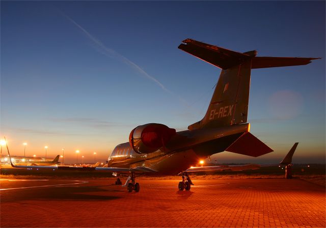 EI-REX — - Dawn on the Dublin, Ireland ramp..Airlinks Lear EI-REX awaits another customer