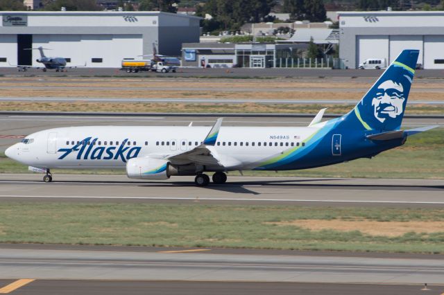 Boeing 737-800 (N549AS)