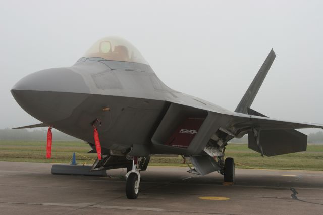 Lockheed F-22 Raptor —