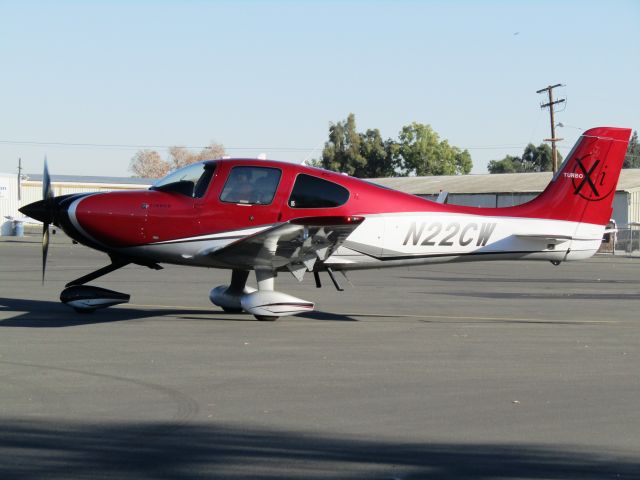 Cirrus SR-22 (N22CW) - Taxiing at Brackett Field.