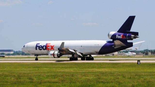 Boeing MD-11 (N619FE) - Arriving runway 36L of Memphis International