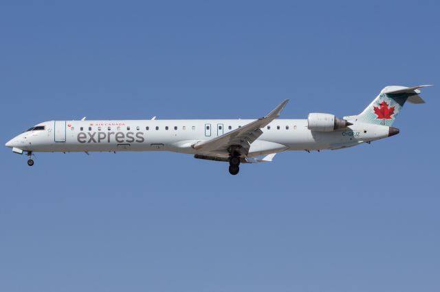 Canadair Regional Jet CRJ-900 (C-GPJZ)