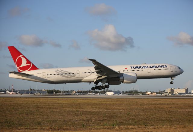 BOEING 777-300ER (TC-JJZ)