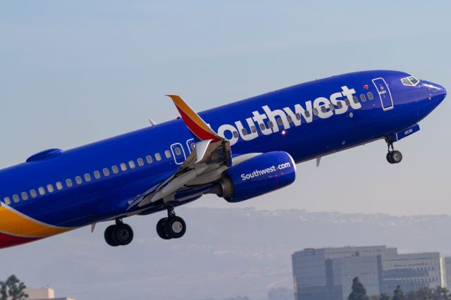 Boeing 737-800 (N8536Z)
