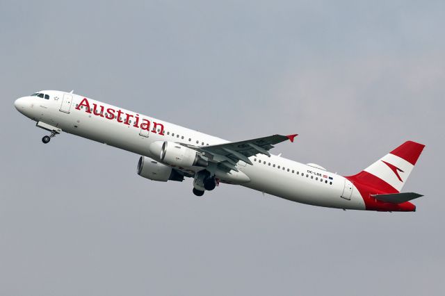 Airbus A321 (OE-LBE) - AUA2578 returning to Innsbruk.