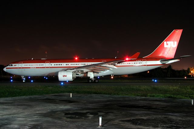 Airbus A330-300 (D-ALPF)