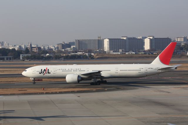 BOEING 777-300ER (JA738J)