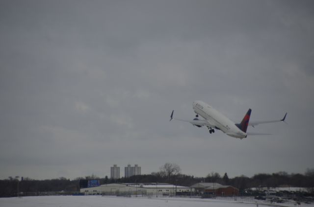 Boeing 737-800 (N911DQ)