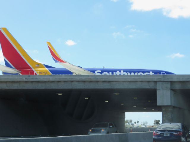 Boeing 737-700 (N271LV)