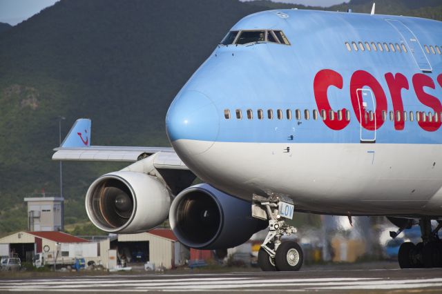 Boeing 747-400 (F-HLOV)