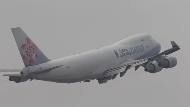 Boeing 747-400 (B-18701)