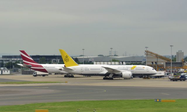 Boeing 787-8 (V8-DLB) - Royal Brunei Airlines Boeing 787-8 Dreamliner V8-DLB in London Heathrow 