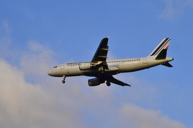 Airbus A320 (F-GKXE) - Approche de Nantes