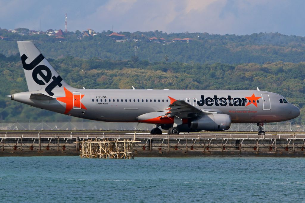 Airbus A320 (VH-JQL)