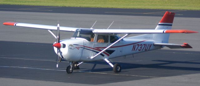 Cessna Skyhawk (N737UY) - 6/8/16