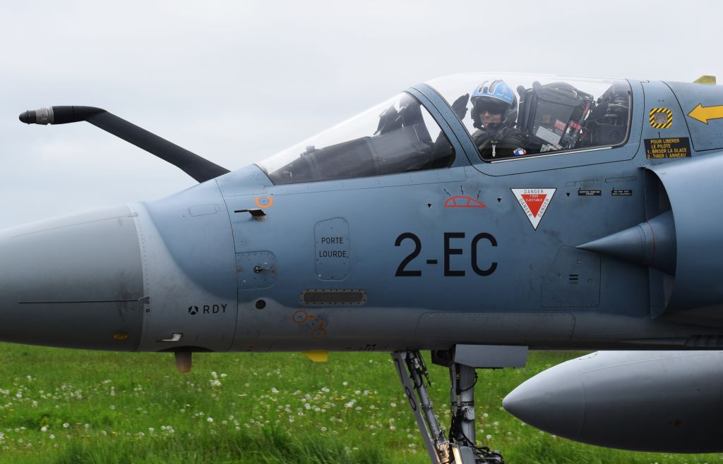 N2EC — - En 2023 visite sur la base militaire de Florennes Belgique et le salut sympa des pilotes