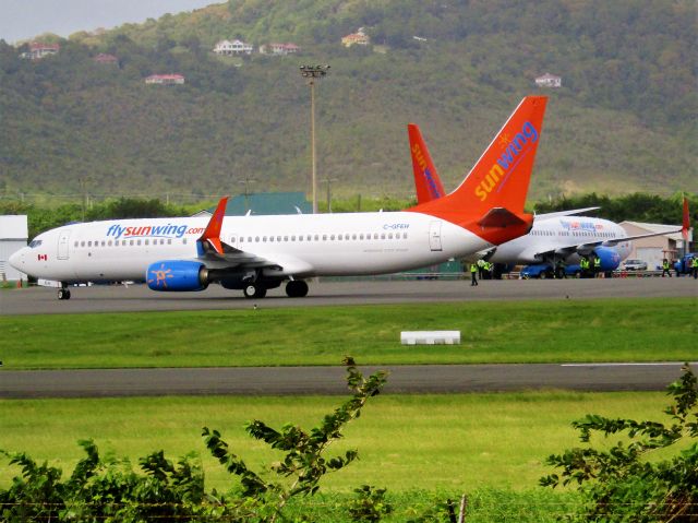 Boeing 737-800 (C-GFEH)