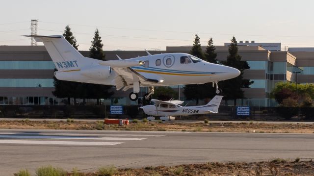 Eclipse 500 (N3MT) - Eclipse Jet landing at San Carlos