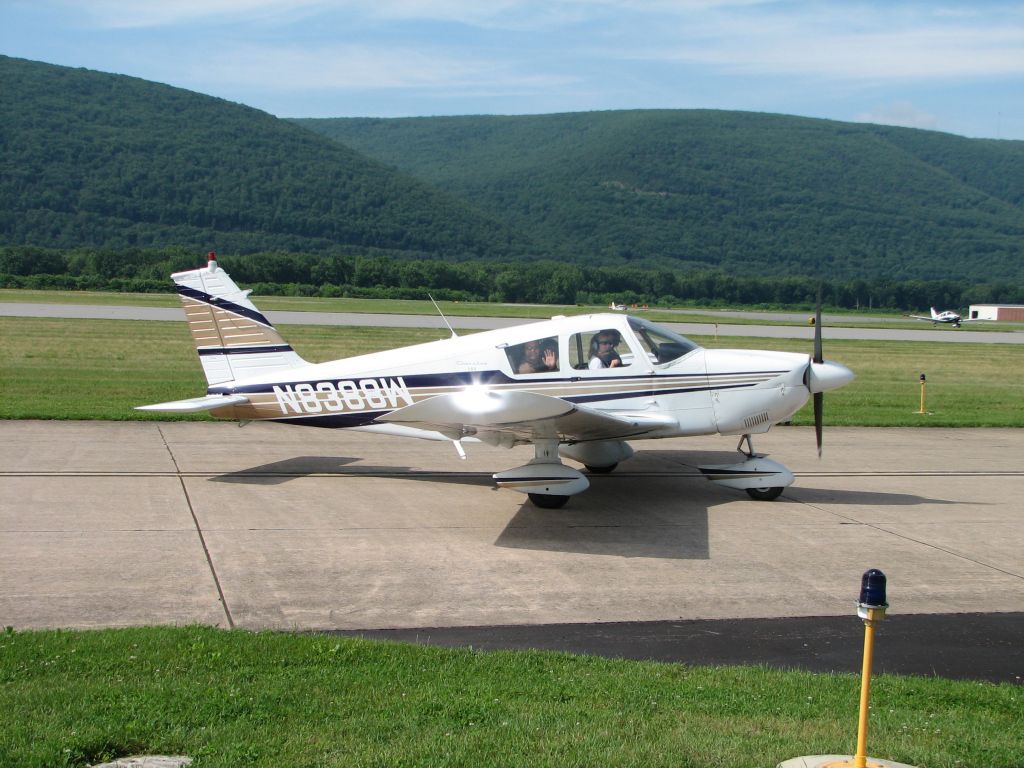 Piper Cherokee (N8388W)