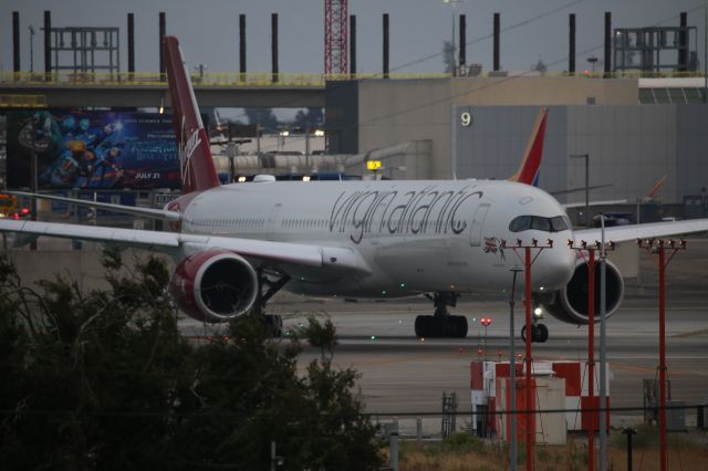 Airbus A350-1000 (G-VRNB)