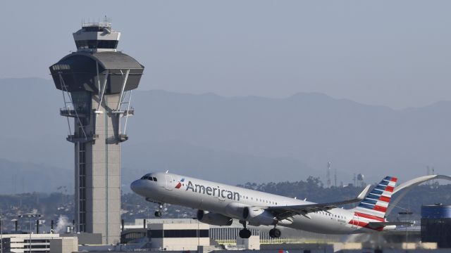 Airbus A321 (N106NN) - Departing LAX on 25R