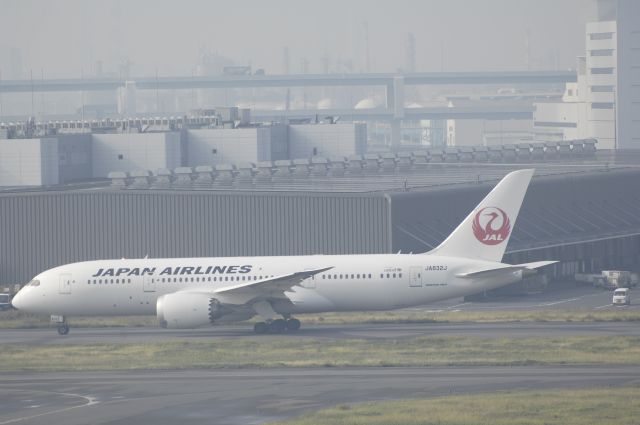 Boeing 787-8 (JA832J) - Taxing at Tokyo-Haneda Intl Airport on 2014/10/27