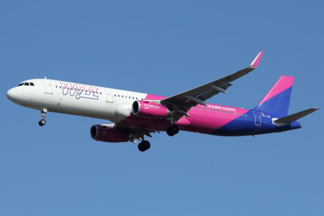 Airbus A321 (HA-LXE) - 17/01/2023:br /Flight from Warsaw (WAW), Poland, upon landing on runway 26.
