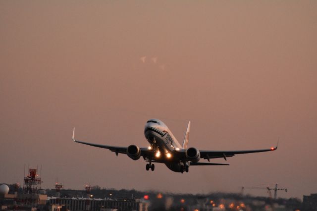 Boeing 737-800 (N530AS)