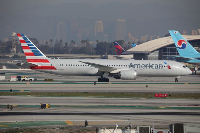 Boeing 787-9 Dreamliner (N826AN)