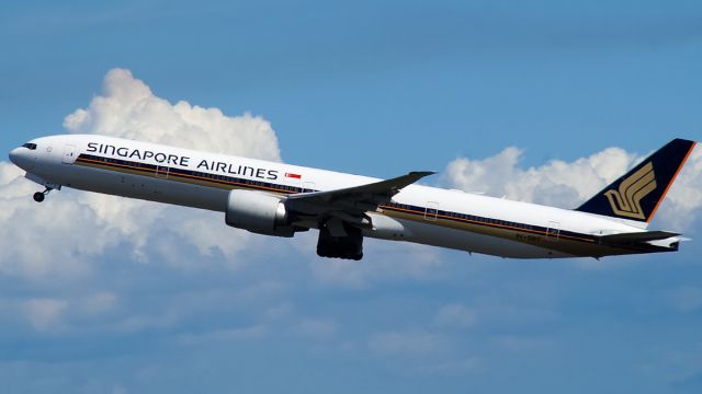 BOEING 777-300ER (9V-SWT) - SQ917 rotating off runway 06 for Singapore