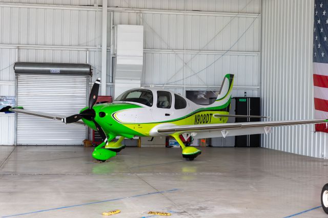 Cirrus SR22 Turbo (N908DT)