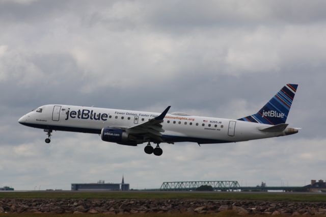 Embraer ERJ-190 (N355JB)