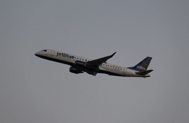 Embraer ERJ-190 (N229JB) - Flight 640 to BOS (September 15th, 2017) 
