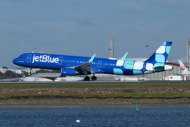 Airbus A321 (N982JB) - jetblue 988  landing runway 22L