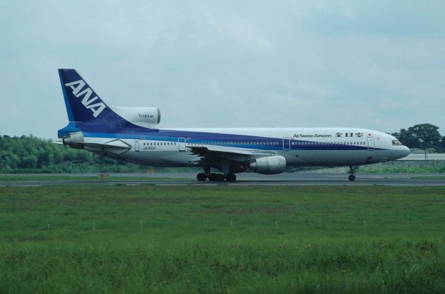 Lockheed L-1011 TriStar (JA8521) - Departure at Narita Intl Airport Rwy16 on 1990/08/19