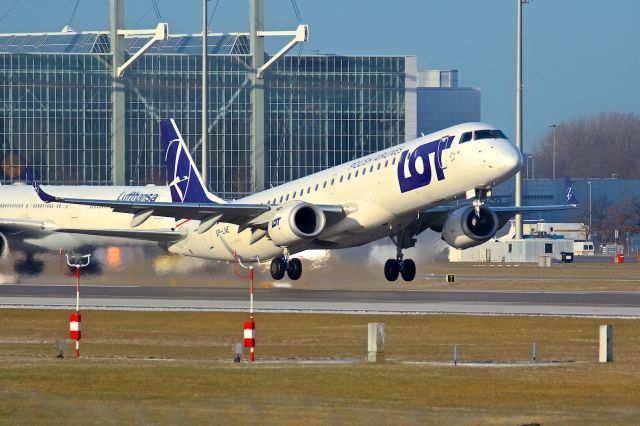 Embraer ERJ-190 (SP-LNE)