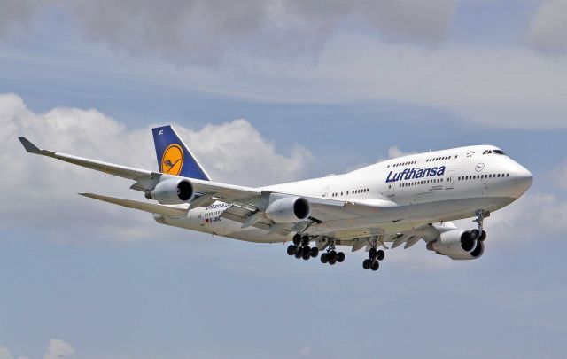 Boeing 747-400 (D-ABVC) - Baden-Württemberg