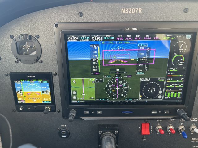 Piper Cherokee Arrow (N3207R)