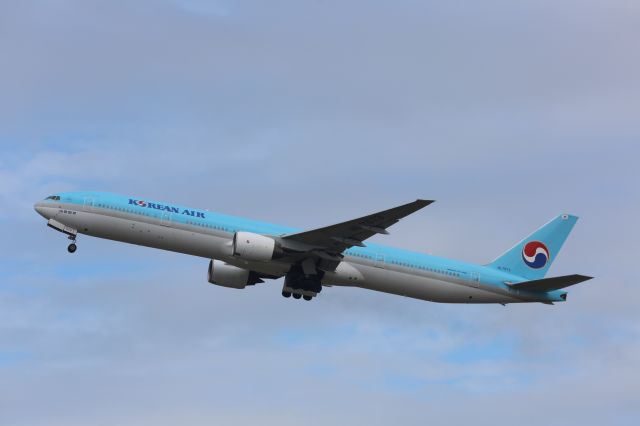 BOEING 777-300 (HL7573)