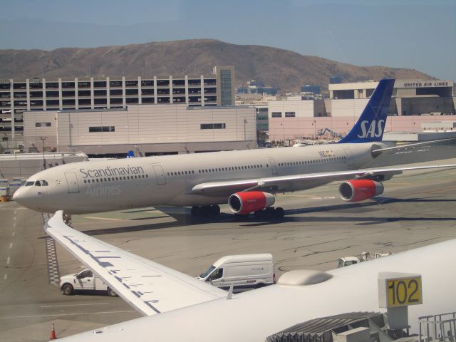 D-YKBI — - Standing on the viewing platform outside the International terminal at SFO