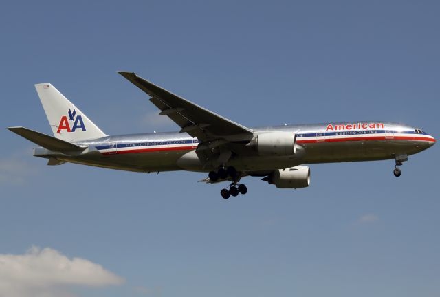 Boeing 777-200 (N794AN)