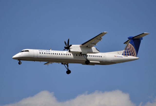 de Havilland Dash 8-400 (N336NG)