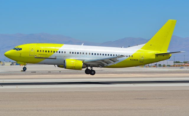 BOEING 737-300 (N334CS) - N334CS WFBN Wells Fargo Bank Northwest 1988 Boeing 737-3M8(QC) - cn 24021 / ln 1630br /br /McCarran International Airport (KLAS)br /TDelCorobr /August 8, 2014