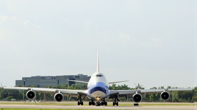 Boeing 747-400 (B-18712)